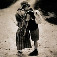 小孩情侣头像可爱,不懂爱的童年,他们的情是最真的