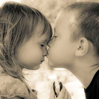小孩子情侣头像一对,他们对爱情的理解只是友情,不懂的爱了